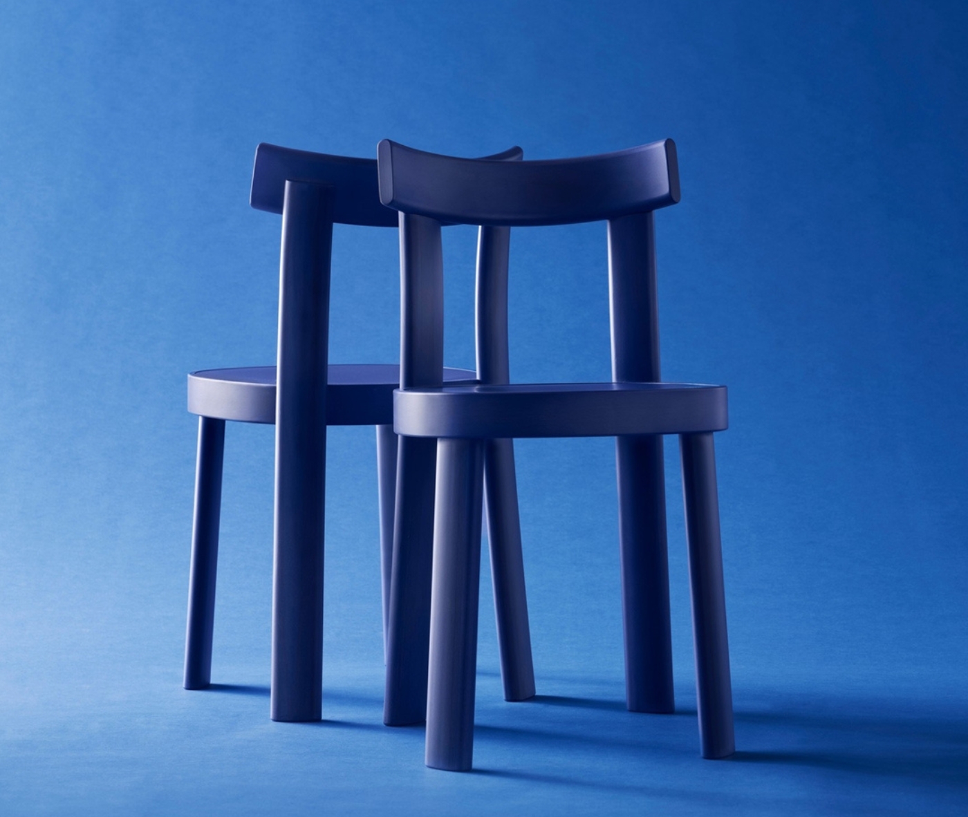 Bla Station Frankfurter chairs in blue timber finish, displayed back-to-back.